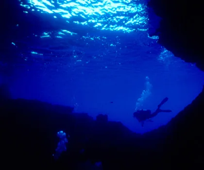 La luce in una cavità sommersa
