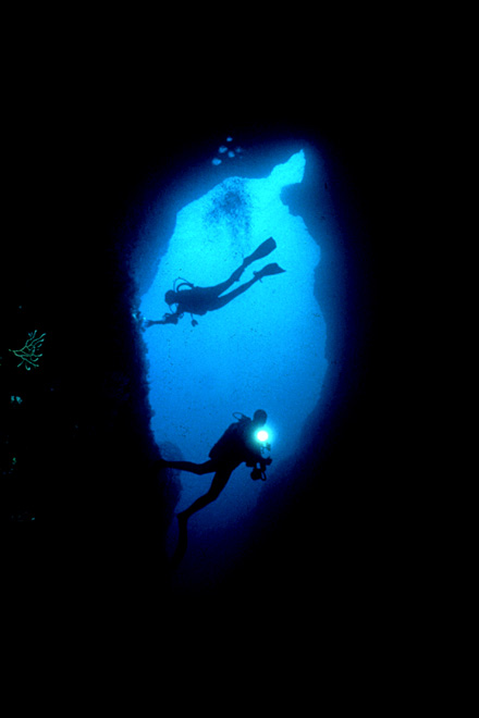 Subacquei in una cavità sommersa